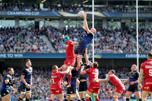 Devin Toner wins a line out ball