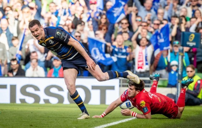 Jonathan Sexton celebrates scoring a try