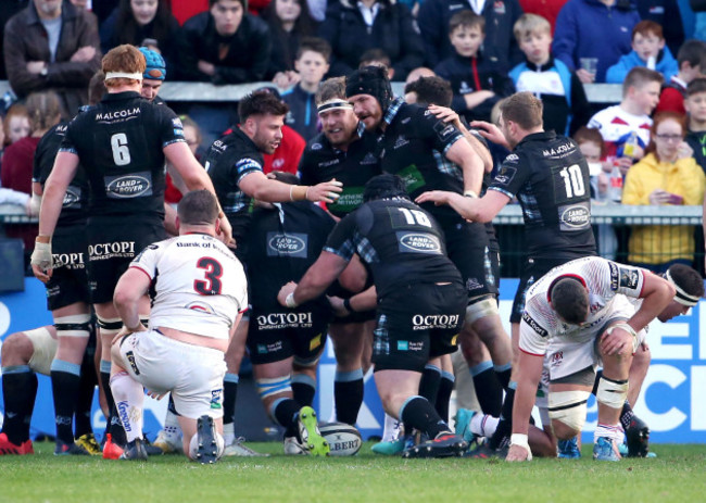 Alex Allan scores a try