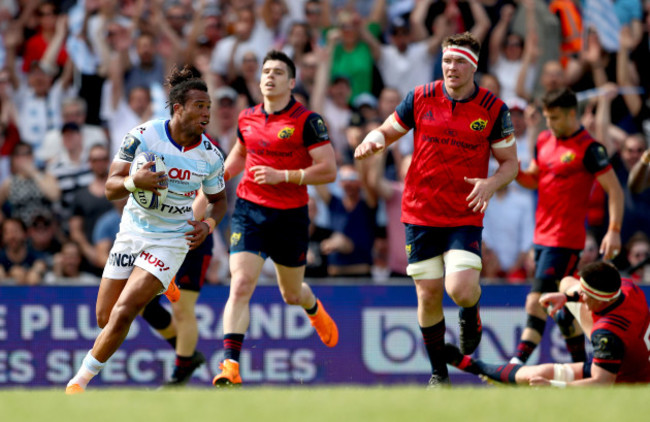 Teddy Thomas crosses the line before setting up /Maxime Machenaud for his side third try