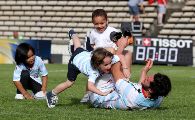 Maxime Machenaud celebrates with his son Gaspard after the game
