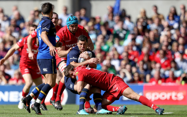 Rob Kearney tackled by Tadhg Beirne and Dan Jones