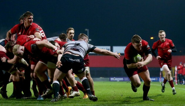 Mike Sherry scores a try