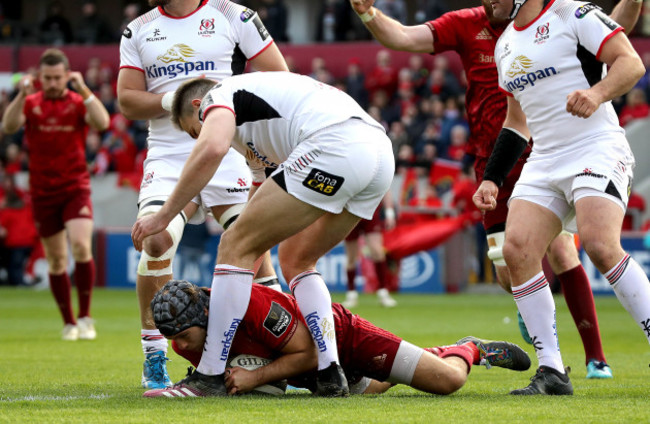 Duncan Williams scores the first try