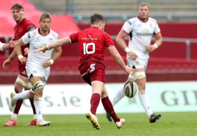 Munster's JJ Hanrahan attempt a late drop goal