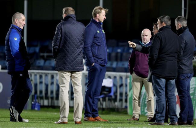 Stuart Lancaster and Leo Cullen talk to today's referees JP Doyle and Wayne Barnes