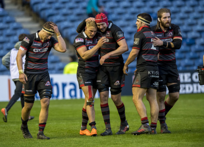 Duhan van Der Merwe celebrates his try with teammates