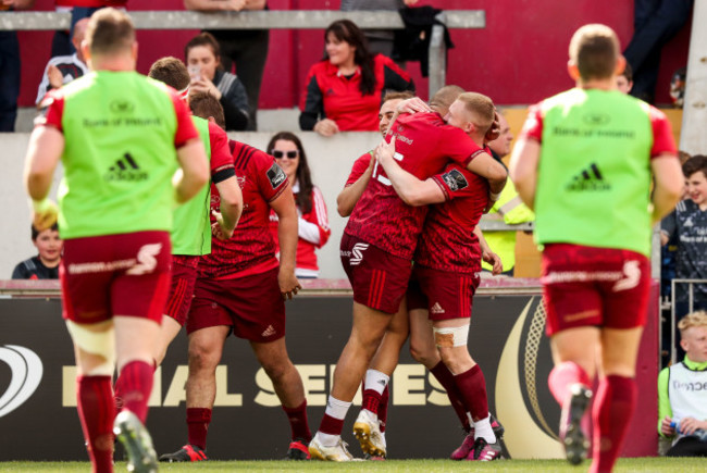 Keith Earls celebrates scoring his sides second try with Simon Zebo