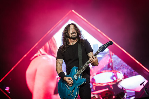 Foo Fighters invited an 8-year-old on stage to play the drums and it ...