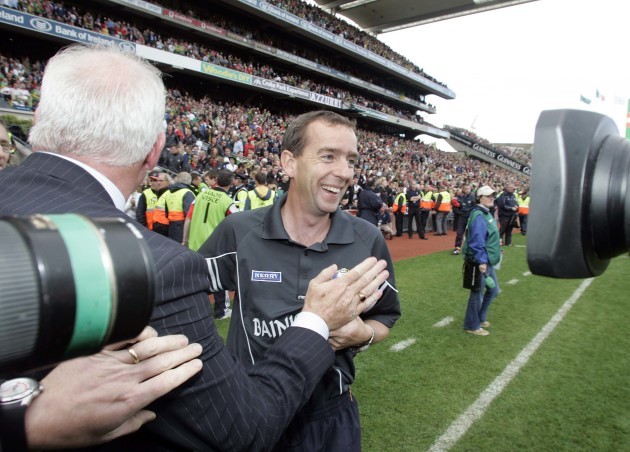 Pat O'Shea celebrates with Sean Walsh