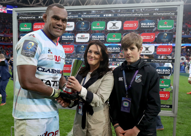 Leone Nakarawa is presented with the Anthony Foley Memorial Award by Olive Foley and her son Tony