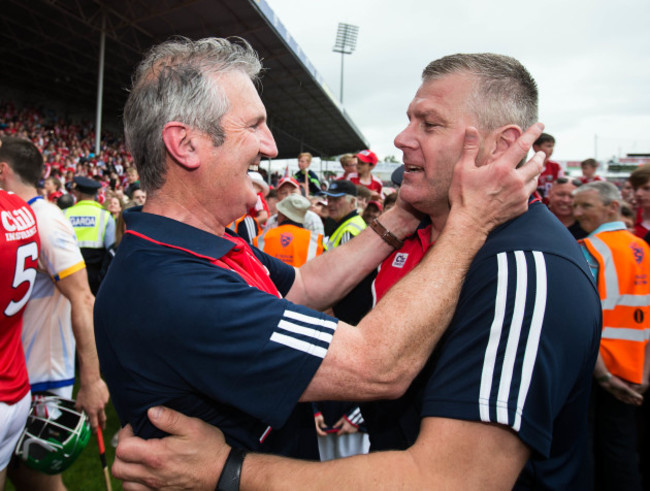 Kieran Kingston celebrates with Diarmuid O'Sullivan
