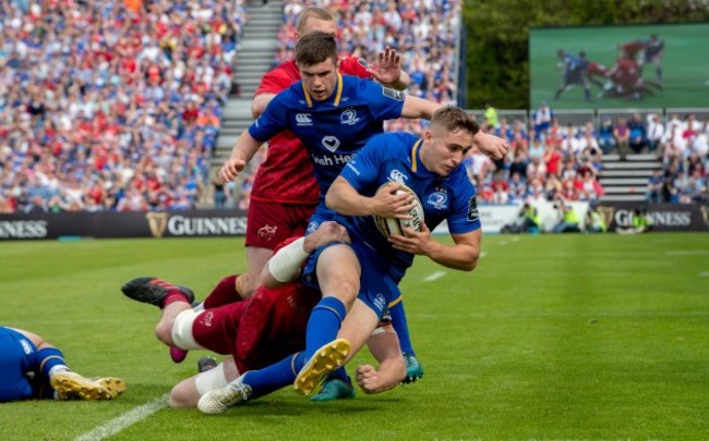 Jordan Larmour tackled by Peter O'Mahony