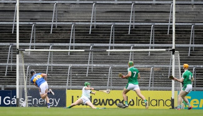 Dan McCormack scores a goal