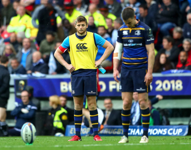 Ross Byrne looks on as Jonathan Sexton prepares to kick