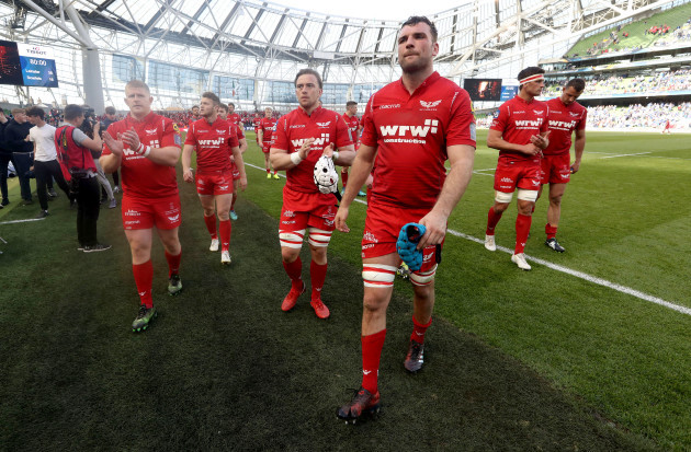 Tadhg Beirne with his team dejected at the end of the game