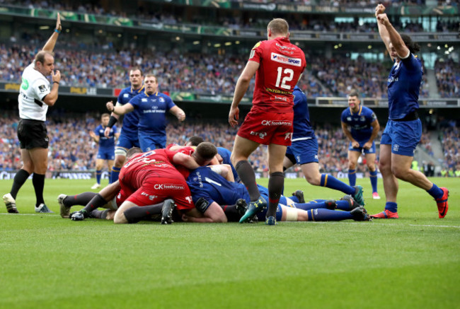 Devin Toner scores his sides first try