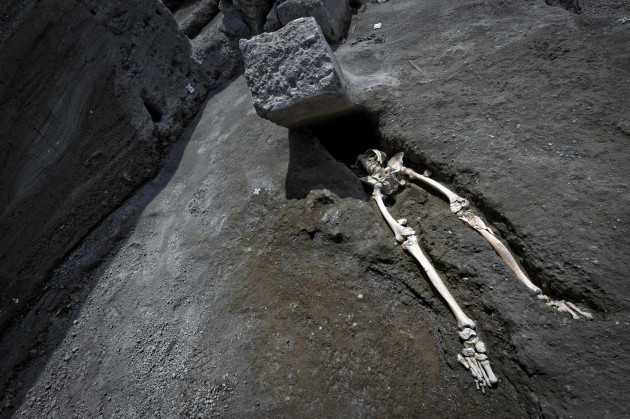 Italy Pompeii Skeleton