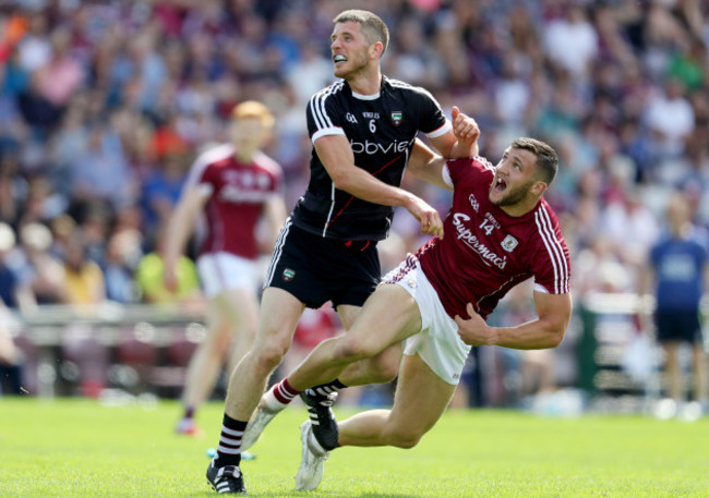 Adrian McIntyre fouls Damien Comer