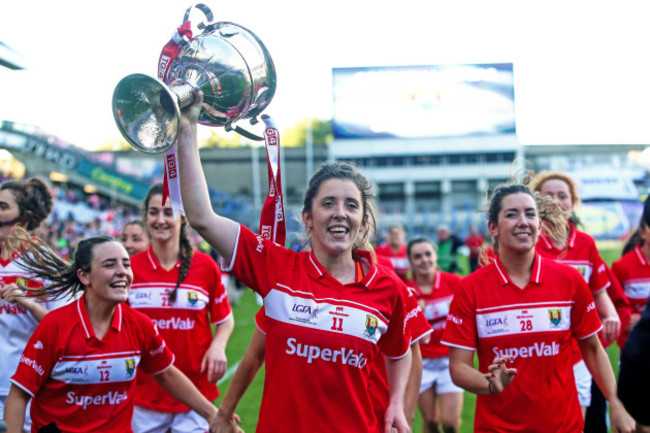 Ciara O'Sullivan raises the trophy in the air as the team celebrates