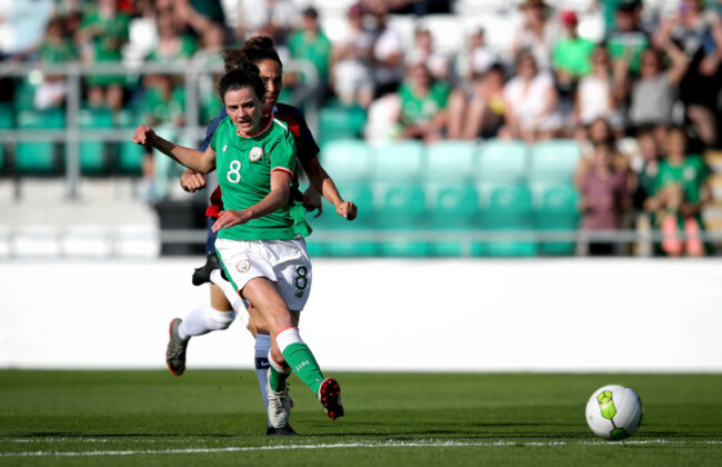 Leanne Kiernan shoots on goal