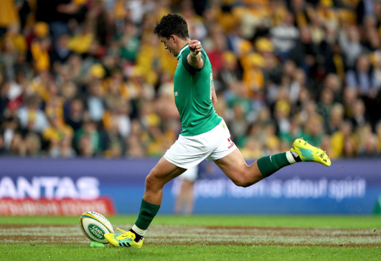 Joey Carbery kicks a penalty