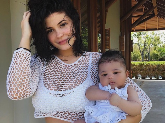 kylie-jenner-on-her-first-family-vacation-travis-scott-stormi