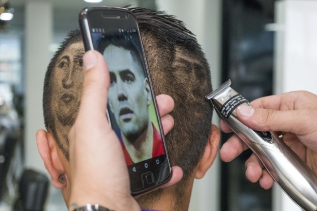 Bogota Barber 'Snips' Favorite Players In Hair