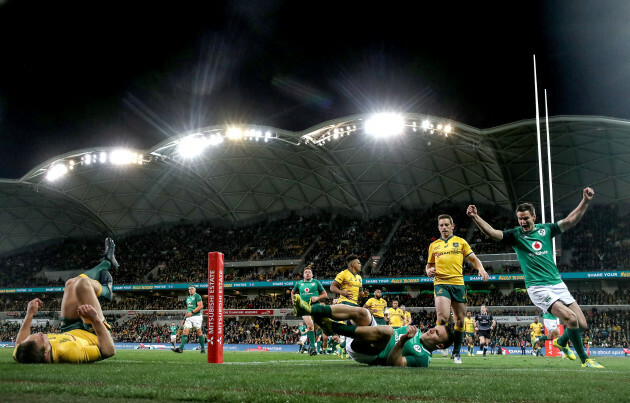 Andrew Conway scores his sides first try