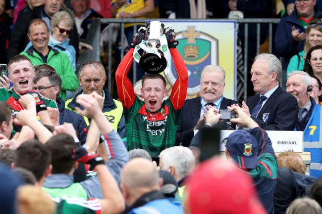 Ryan O'Donoghue lifts the trophy