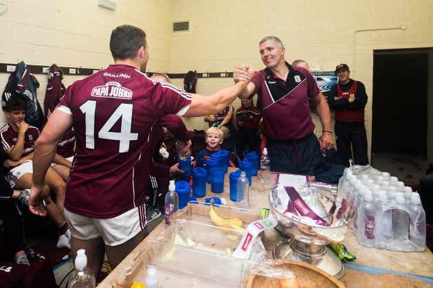 Damien Comer celebrates with manager Kevin Walsh the changing room