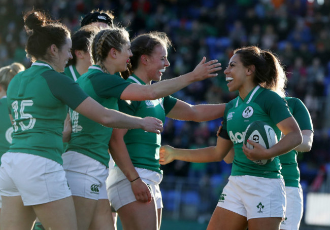 Sene Naoupu celebrates her try with teammates