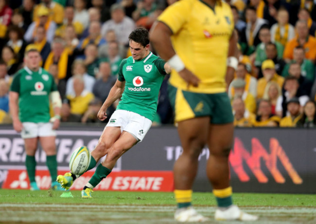 Joey Carbery kicks a penalty