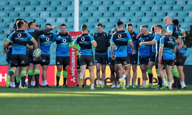 CJ Stander speaks to the team