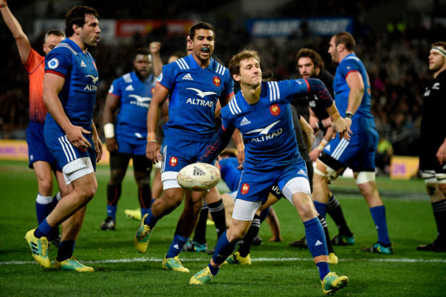 Baptiste Serin celebrates his try