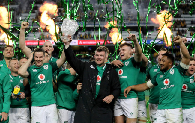 Johnny Sexton and Peter O'Mahony lift the Lansdowne Cup
