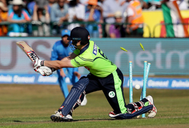 William Porterfield is stumped out by Umesh Yadav