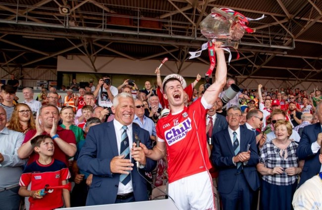 Jerry O'Sullivan presents the trophy to Seamus Harnedy