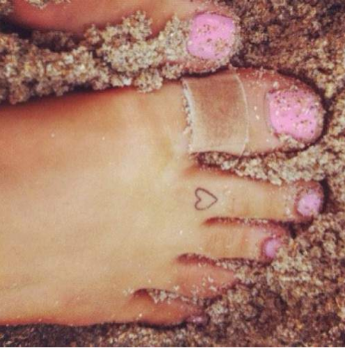 A Vital Deep Dive On Ariana Grandes 24 Tattoos The Daily Edge