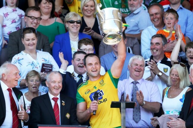 Michael Murphy lifts the trophy