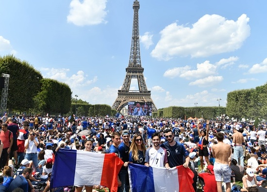 French supporters celebrates their team's final match