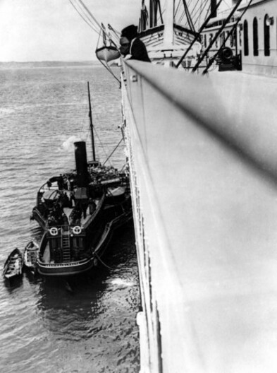 Southampton England 1912 . In Pictures The Titanic Launching From Southampton 10 April 1912