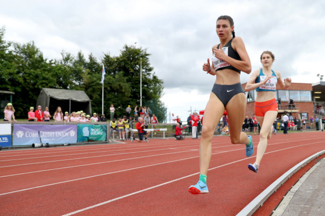 Sophie O'Sullivan and Stephanie Cotter during the junior women's 1500m