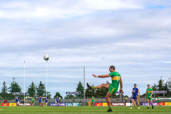 Michael Murphy scores a free