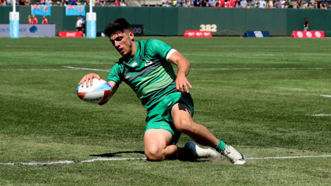 Ireland&rsquo;s Jimmy O'Brien scores the winning try