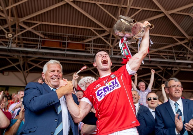 Jerry O'Sullivan presents the trophy to Seamus Harnedy