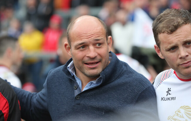 Ulster&rsquo;s Rory Best talks to the team after the match