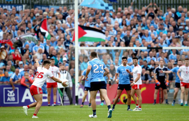 Ronan O&rsquo;Neill misses a late free