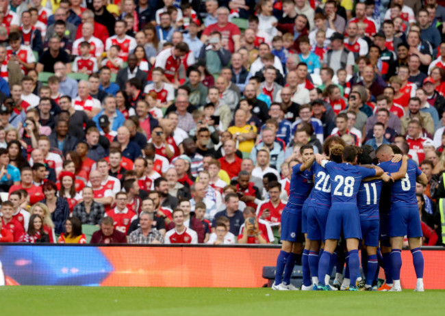 Chelsea celebrate the goal of Antonio Rudiger