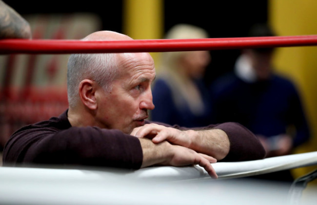 Barry McGuigan looks on as Carl Frampton trains